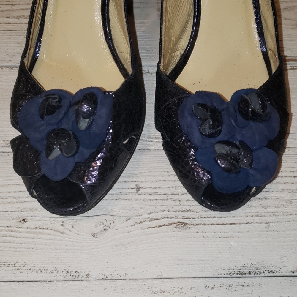 Shoes - Picture 3 of 9